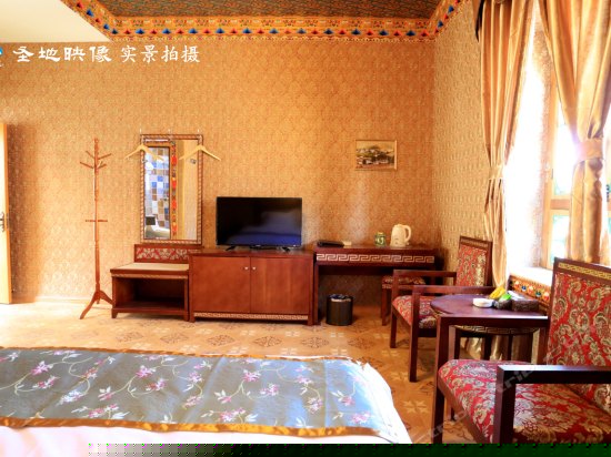 山景豪华大床房