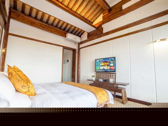 豪华温泉阳光观景大床房