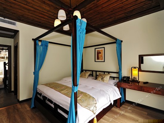 精品河景阳台大床房