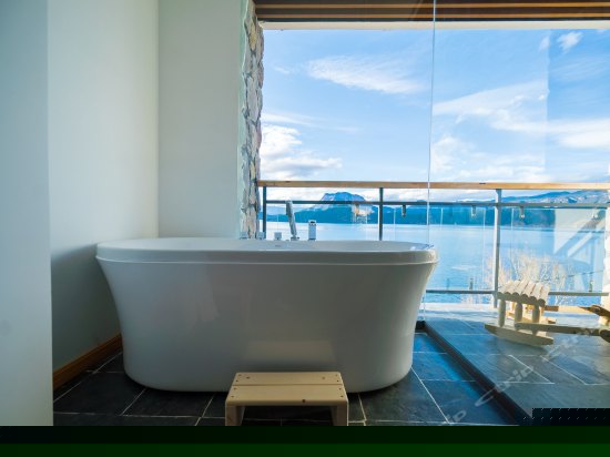 且慢湖景大床房