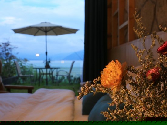 精致花园海景大床房