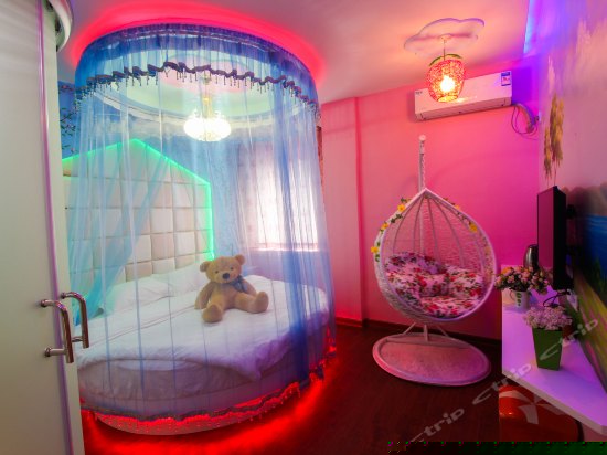 豪华吊篮圆床房