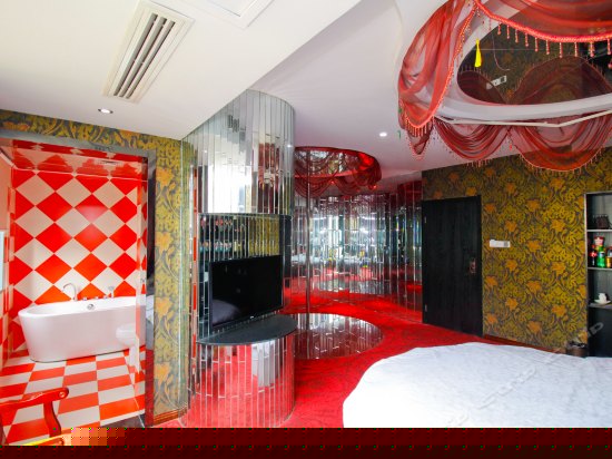 蝶舞恋花主题房