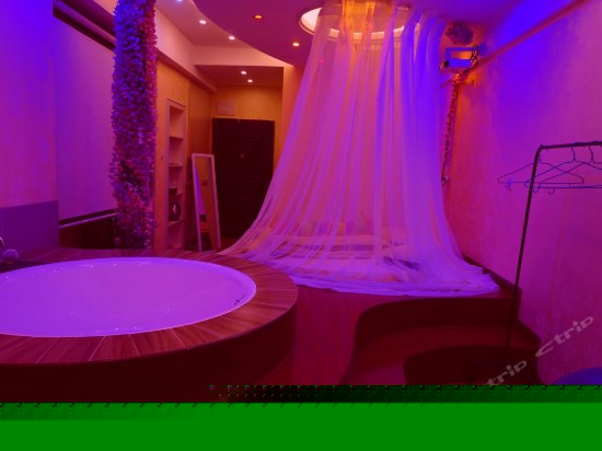 榻榻米主题影院房