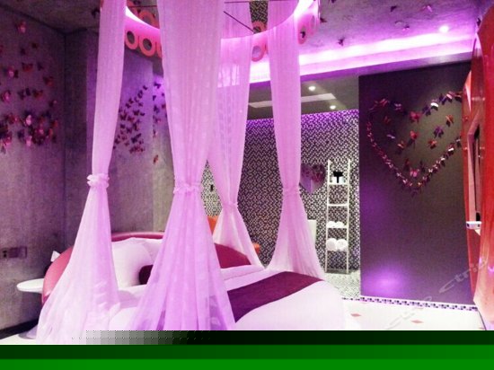 浪漫温馨主题房