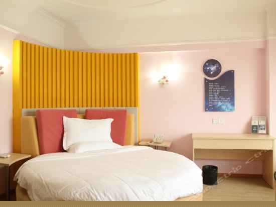 星座情侣圆床房