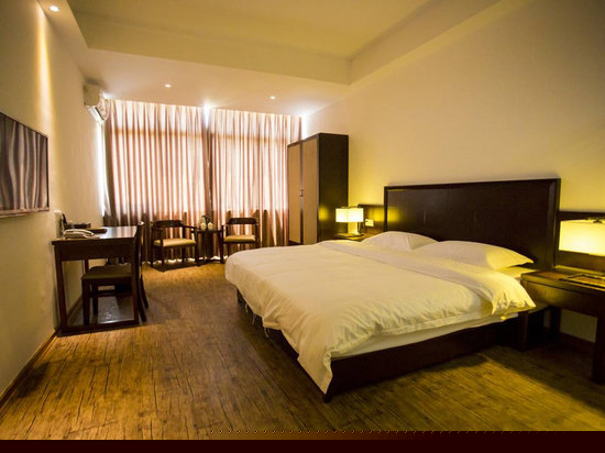 豪华大床房