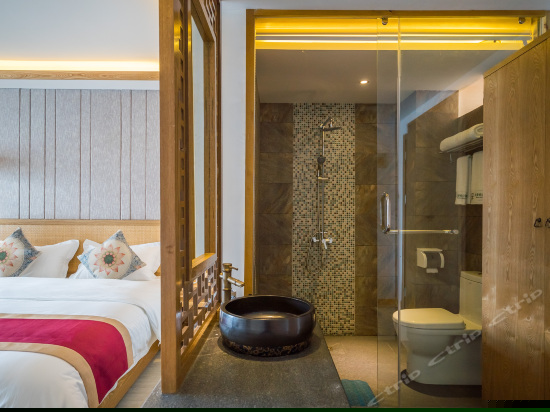 且叮咛湖景大床房