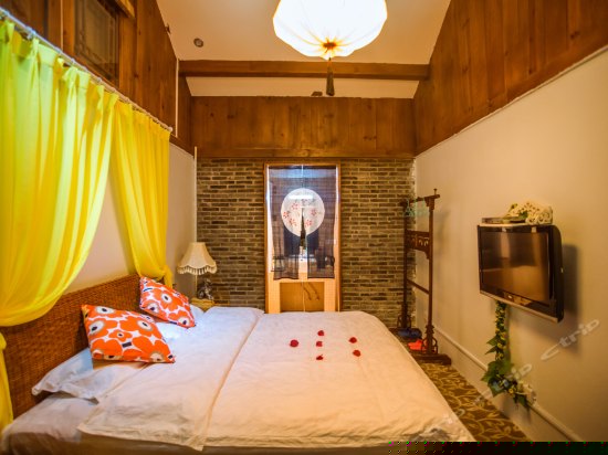 沉香岭--豪华经典大床房201