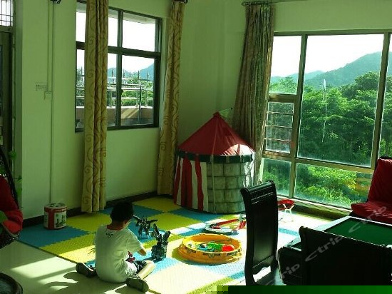 家庭套房（三房一厅)