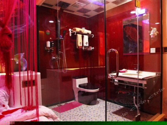 玫瑰之约主题圆床房