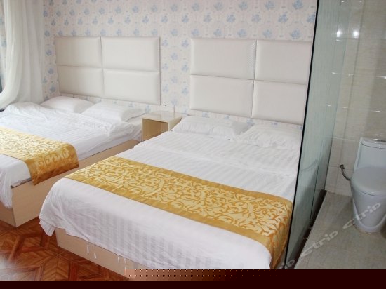 碧海蓝天温馨四人间