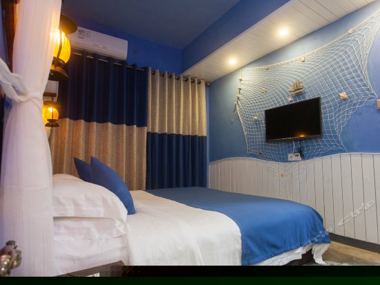 蔚蓝实光大床房