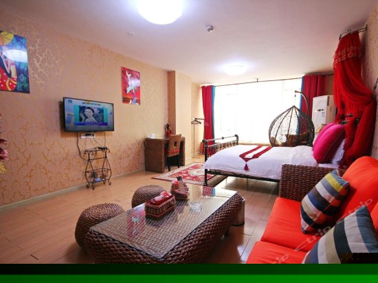 梦里闻溪风情大床房