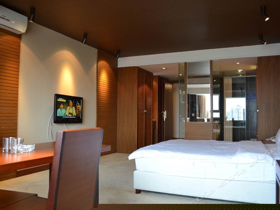 喜年豪华大床房(中宾)