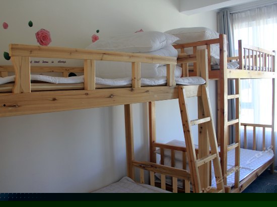 女生四人间床位房