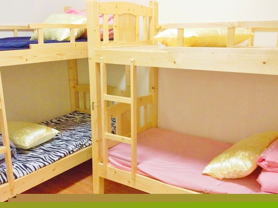 女生四人床位间