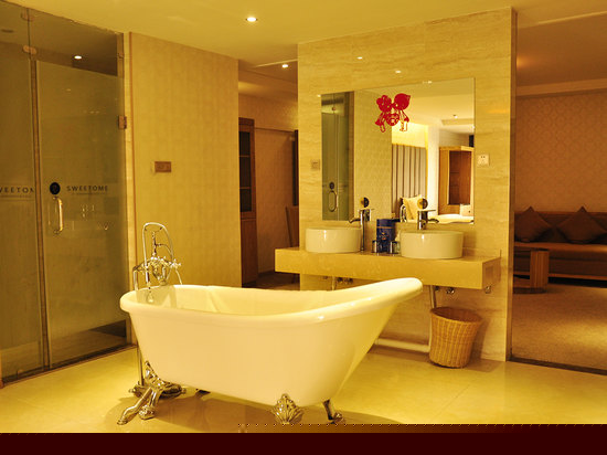 豪华园景家庭房