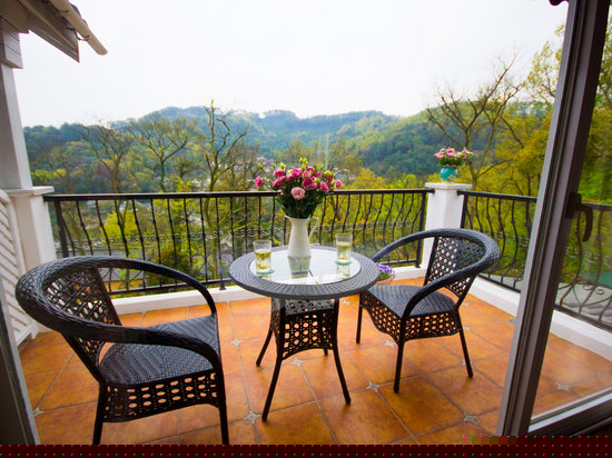 极致山景套房（露台景观）