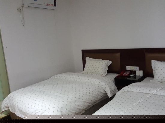 标准双人房（无窗）