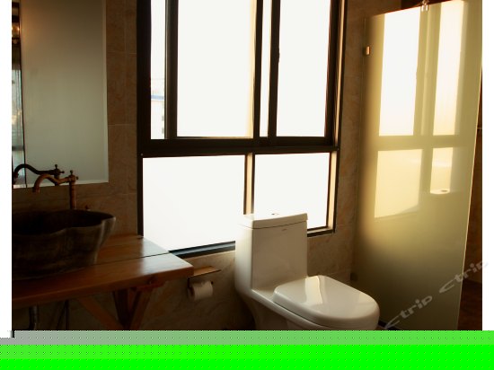 清韵露台家庭房