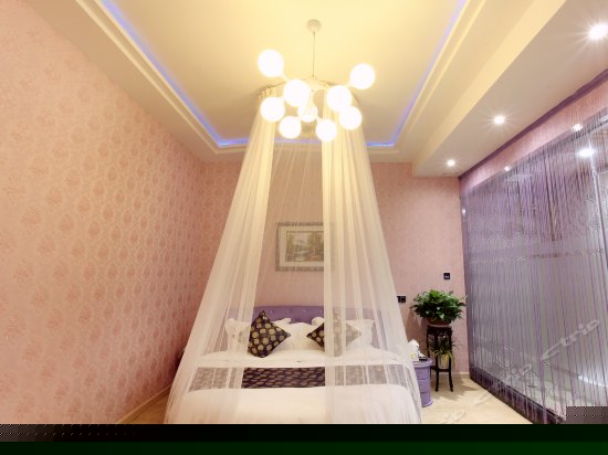 豪华情侣主题房