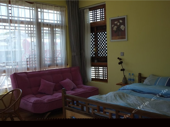 悠然云飘大床房