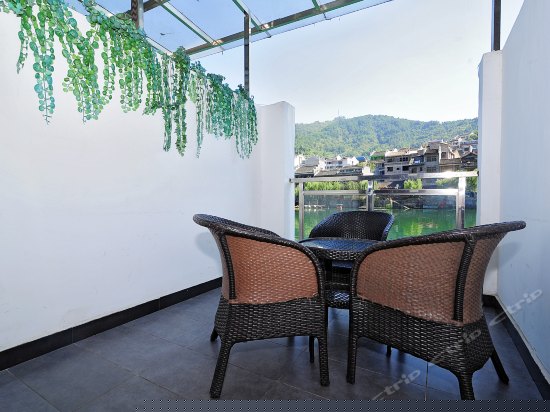 临河庭院景观大床房