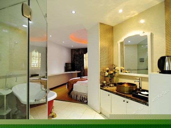 红色浪漫精品圆床房