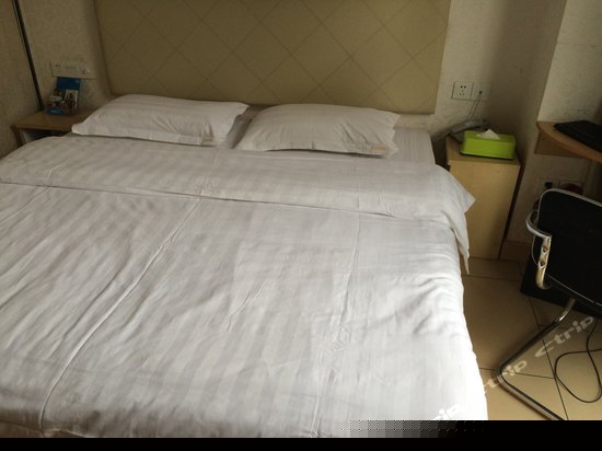 豪华单人电脑房