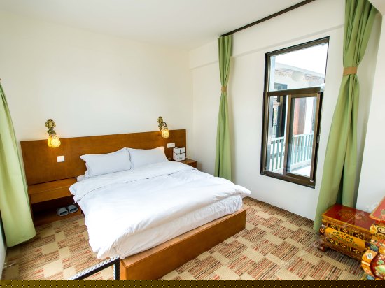 豪华阳光大床房