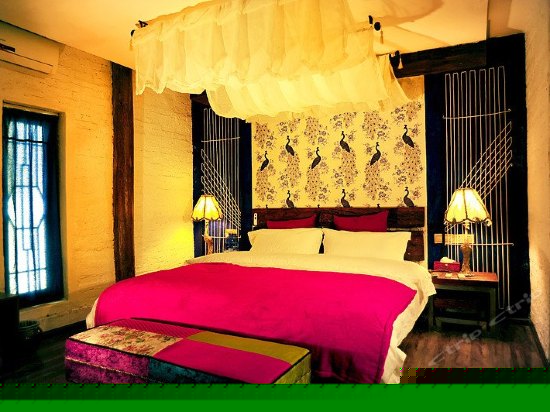 蓝羽堂豪华东南亚大床房