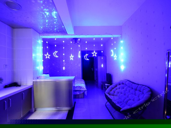 现代简约大床房