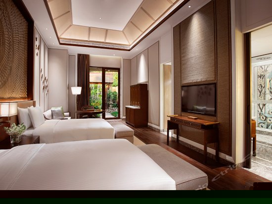 两房泳池别墅套房