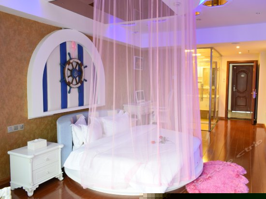 加勒比海盗圆床房