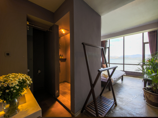 临水海景大床房