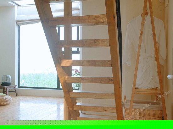 复式湖景大床房