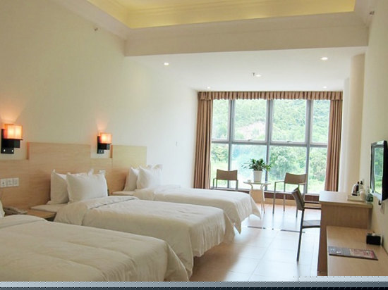 豪华山景三人房