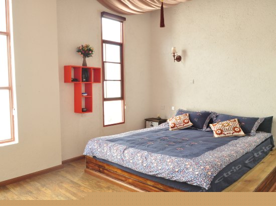 雨果 b204法式浪漫榻榻米大床房