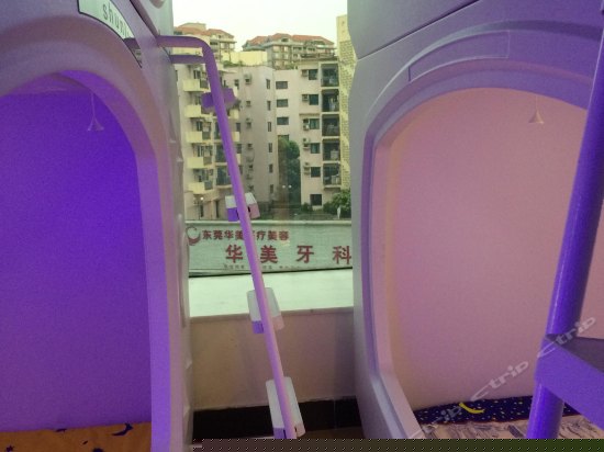 男生四人间单人舱