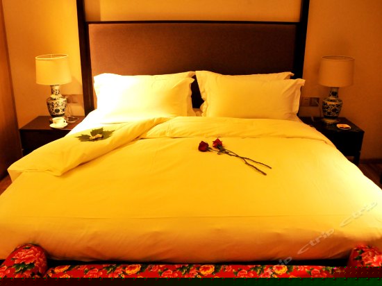 豪华大床房