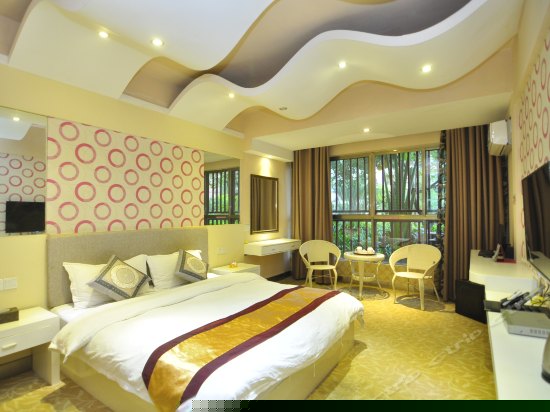 花园豪华大床房