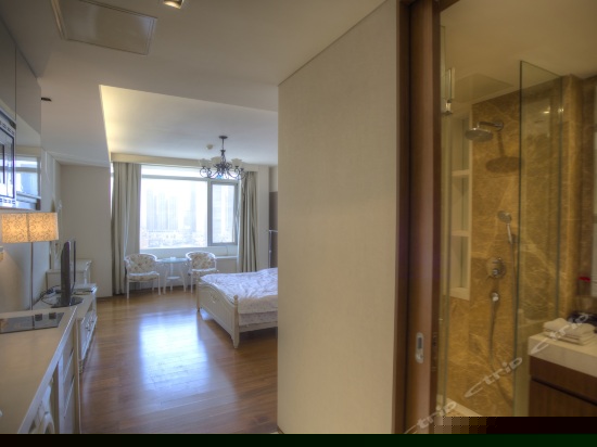 豪华双人大床房