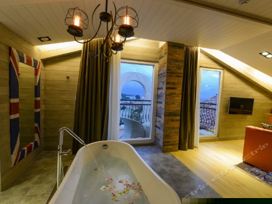 阳台海景尊贵双人间