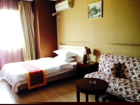 豪华情侣大床房