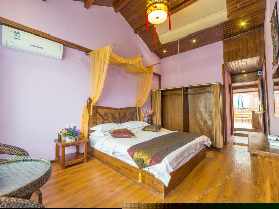 豪华蜜月大床房