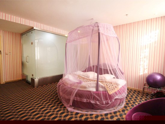 主题电动圆床房