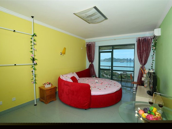 电脑豪华海景圆床房