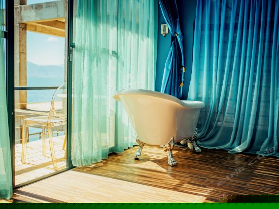 独立阳台浴缸海景房