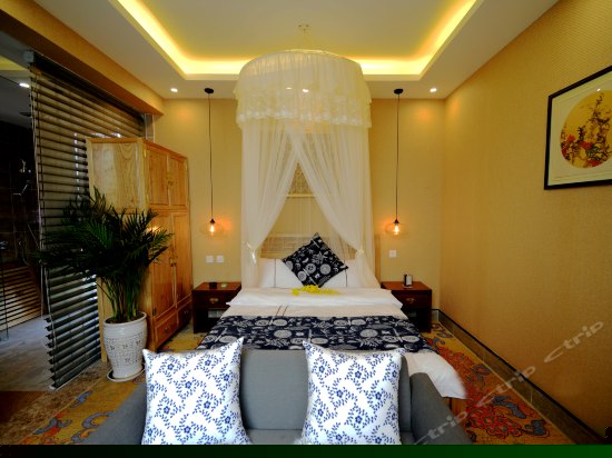 别墅豪华大床房